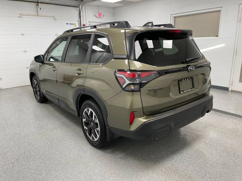Certified 2025 Subaru Forester Premium AWD/4WD image 12