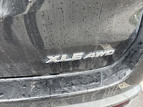 Used 2019 Toyota Highlander XLE image 12