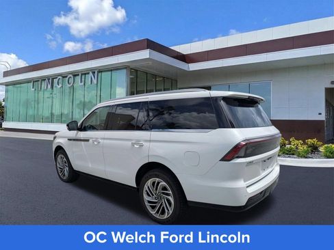 Certified 2026 Lincoln Navigator Reserve AWD/4WD image 4