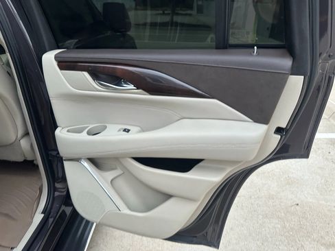Used 2016 Cadillac Escalade Luxury image 26