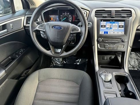 Certified 2017 Ford Fusion SE w/ Fusion SE Technology Package image 8