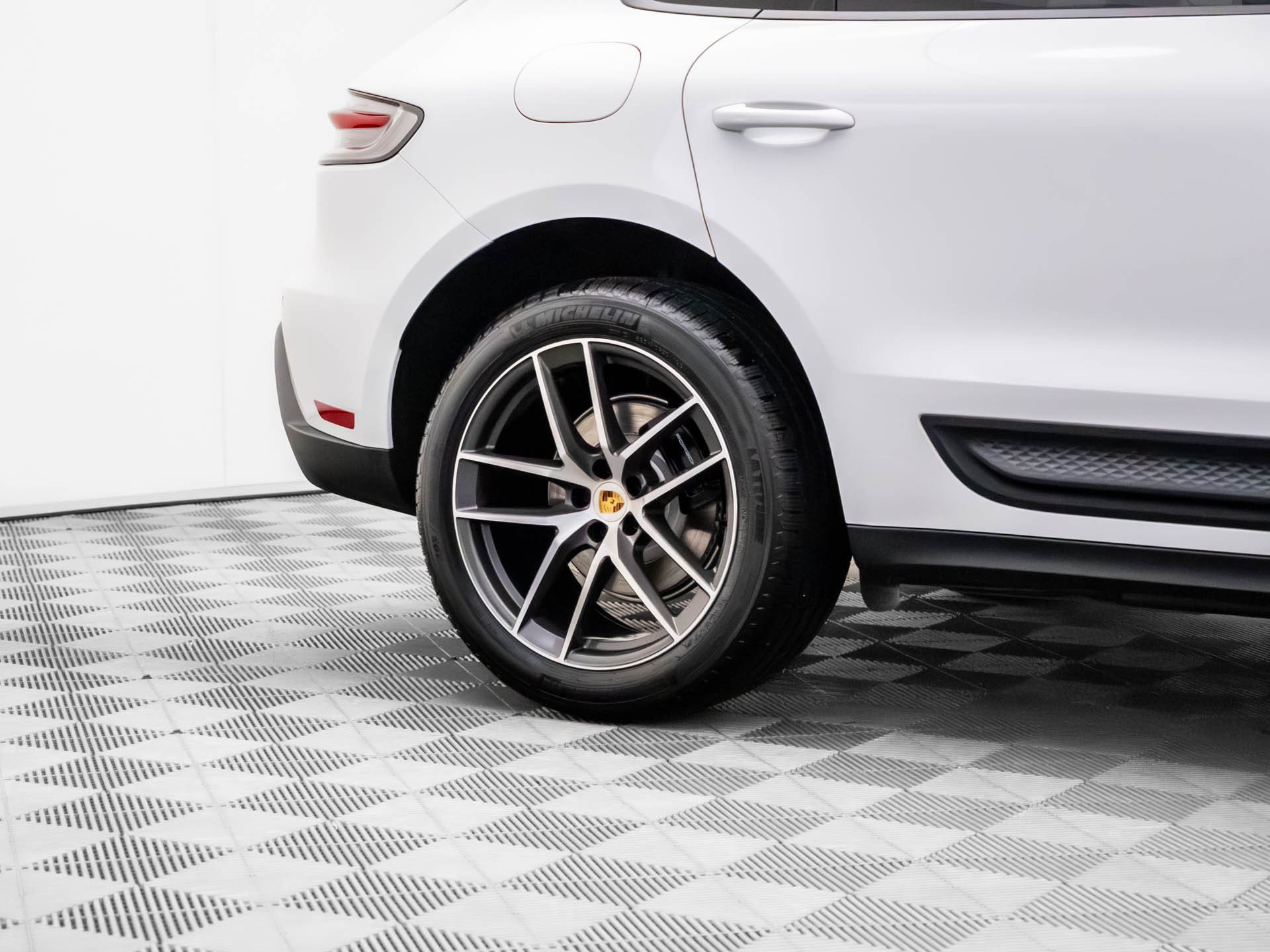 Certified 2026 Porsche Macan AWD/4WD image 37