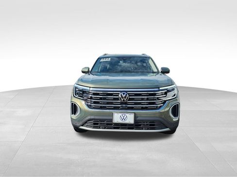 Used 2026 Volkswagen Atlas SEL AWD/4WD image 2
