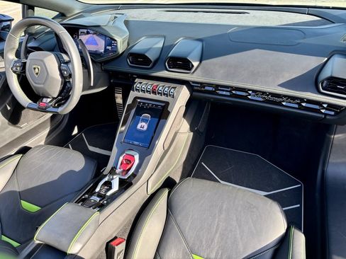 Used 2020 Lamborghini Huracan EVO image 22