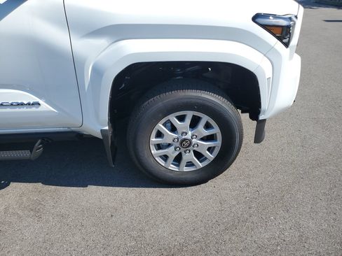 Certified 2026 Toyota Tacoma SR5 AWD/4WD image 6
