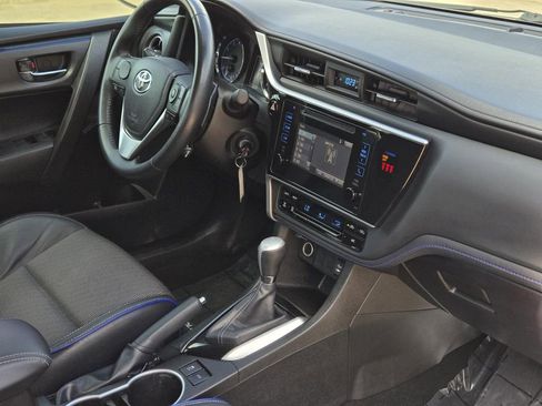 Used 2018 Toyota Corolla SE image 29