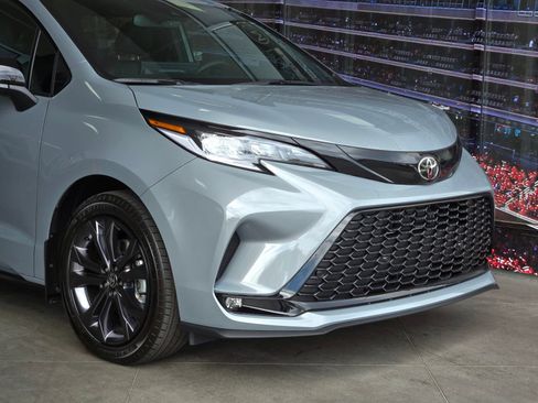 Certified 2026 Toyota Sienna XSE FWD image 2