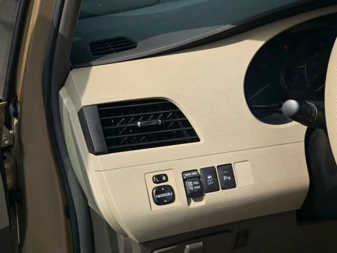 Used 2011 Toyota Sienna XLE w/ XLE Navigation Pkg FWD image 23