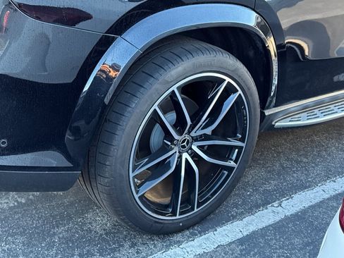 Used 2023 Mercedes-Benz GLS 450 4MATIC w/ AMG Line Exterior image 4