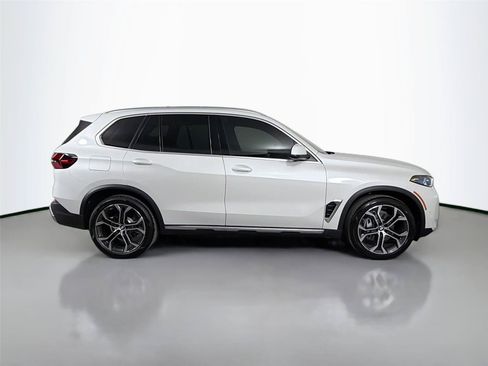 New 2026 BMW X5 xDrive40i w/ Climate Comfort Package AWD/4WD image 4