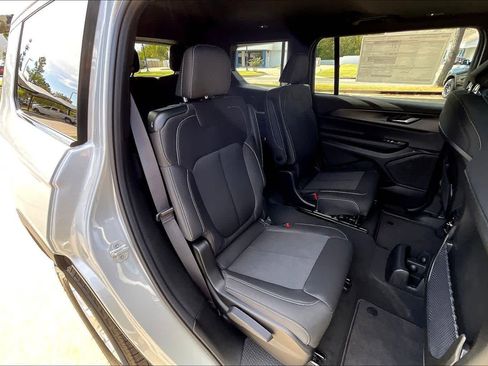 New 2025 Jeep Grand Cherokee L Laredo w/ Luxury Tech Group I image 21