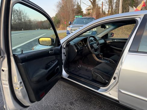 Used 2006 Honda Accord VP image 10
