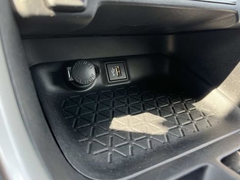 Used 2024 Toyota RAV4 XLE FWD image 72