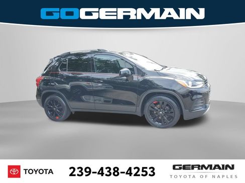 Used 2020 Chevrolet Trax LT w/ Sun & Sound Package FWD image 8