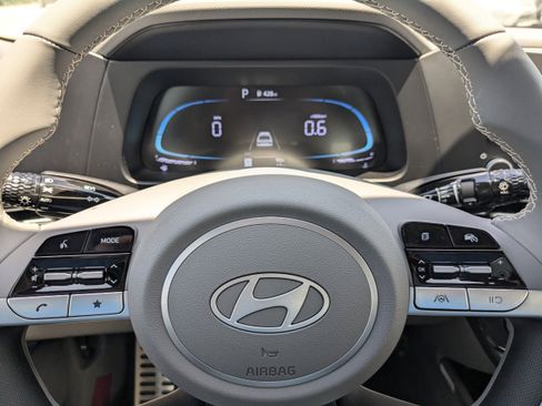 Used 2025 Hyundai Elantra Sport FWD image 19