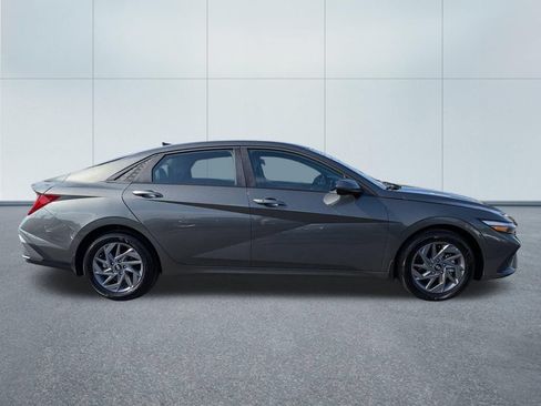 Certified 2026 Hyundai Elantra Hybrid FWD image 7