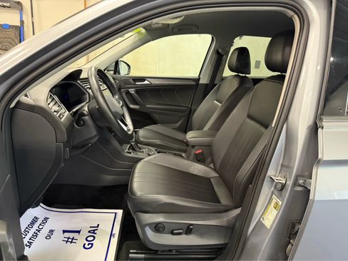 Used 2024 Volkswagen Tiguan SE AWD/4WD image 10