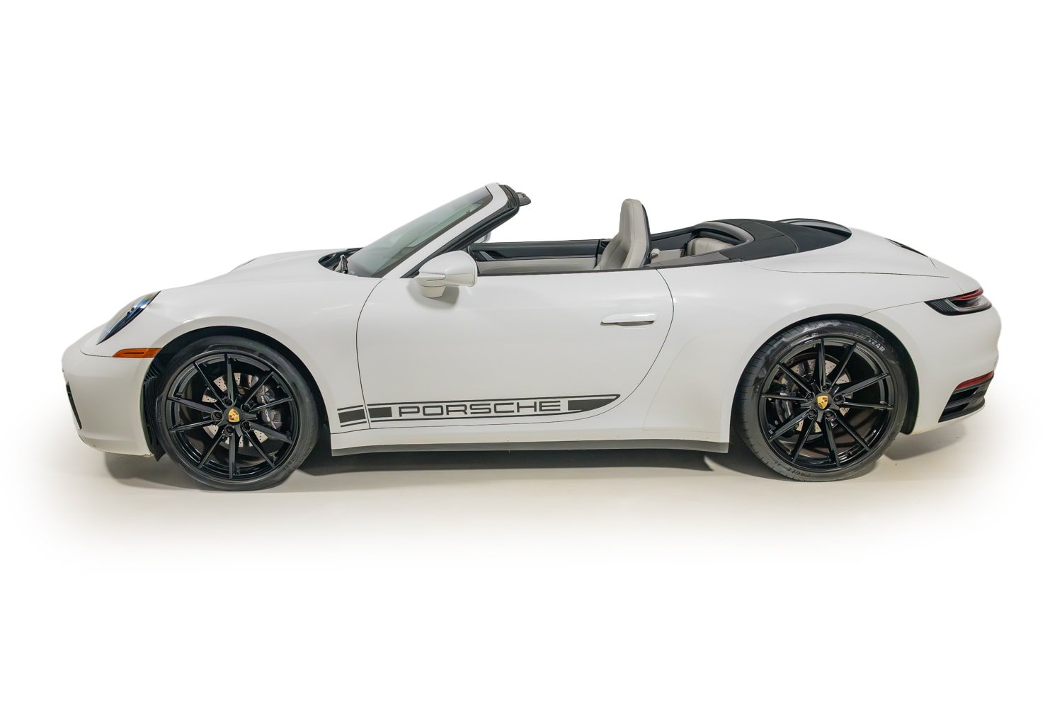 Used 2022 Porsche 911 Carrera RWD image 3