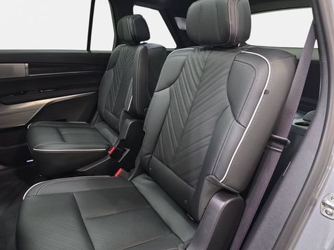 Used 2026 Cadillac Vistiq Platinum w/ LPO, Floor Liner Package AWD/4WD image 13