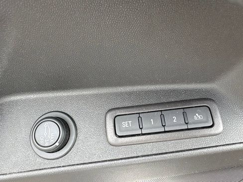 Used 2019 Chevrolet Equinox Premier FWD image 12
