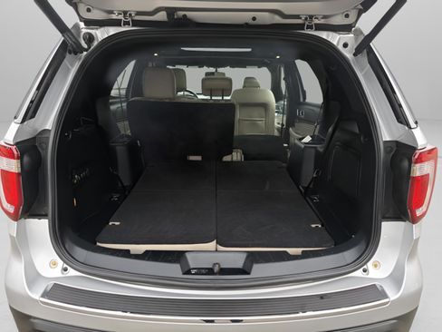 Used 2019 Ford Explorer Limited w/ Class III Trailer Tow Package image 24