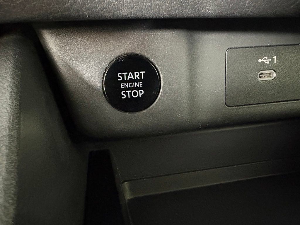 Used 2024 Nissan Rogue SV FWD image 32