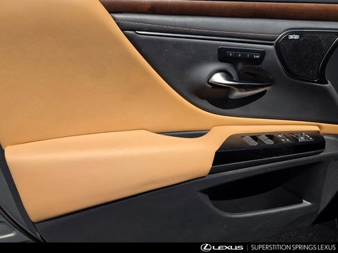 Used 2024 Lexus ES 300h w/ Accessory Package (Z2) FWD image 11