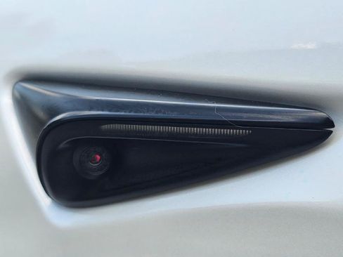 Used 2023 Tesla Model Y Long Range AWD/4WD image 33