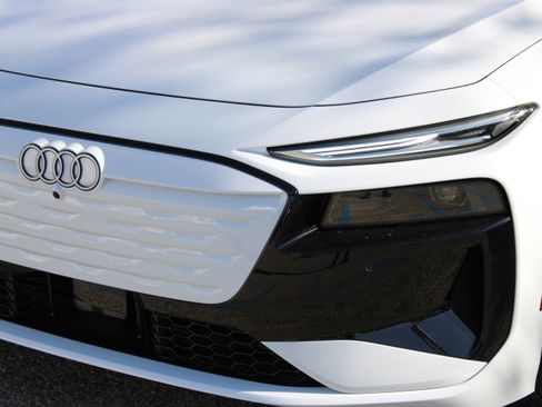 New 2025 Audi A6 e-tron Premium image 12