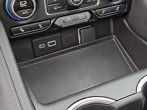 Used 2023 Chevrolet Tahoe LT w/ LT Signature Package AWD/4WD image 25