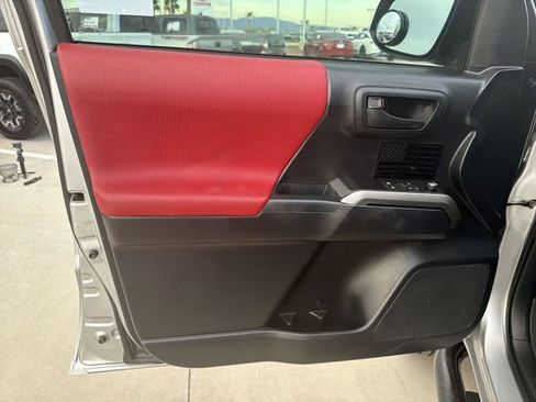 Used 2016 Toyota Tacoma SR5 w/ SR5 Appearance Package (SN) AWD/4WD image 9