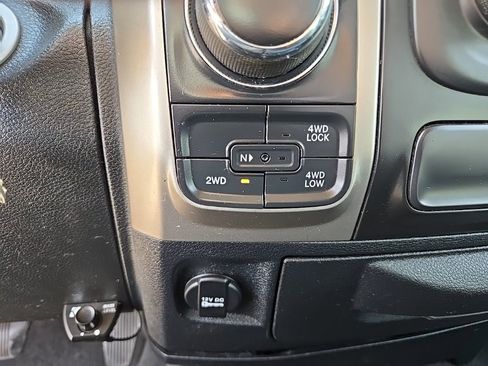 Used 2018 RAM 1500 Classic SLT image 36