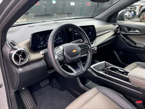 Used 2025 Chevrolet Equinox LT w/ Convenience Package II image 14