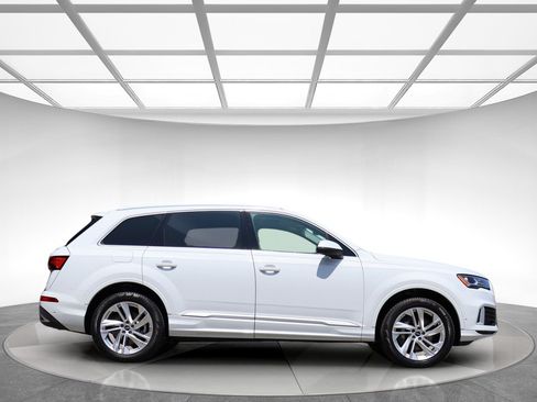 Used 2023 Audi Q7 2.0T Premium w/ Convenience Package AWD/4WD image 5