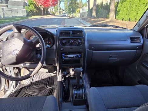 Used 2004 Nissan Frontier S/C image 11