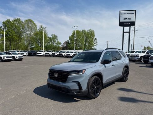 Used 2025 Honda Pilot Black Edition image 1