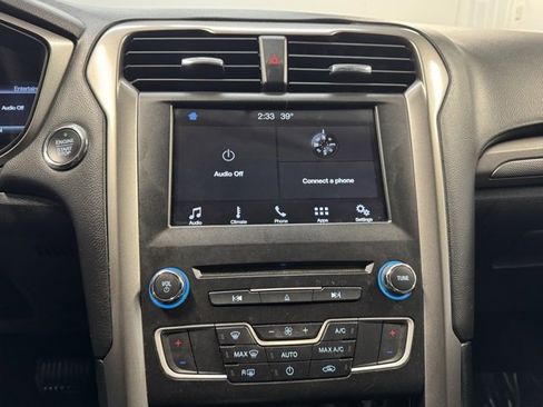 Used 2018 Ford Fusion SE w/ Fusion SE Technology Package image 17