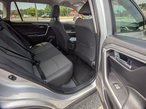 Used 2024 Toyota RAV4 XLE FWD image 13