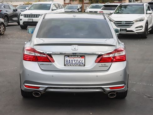 Used 2017 Honda Accord Touring image 3