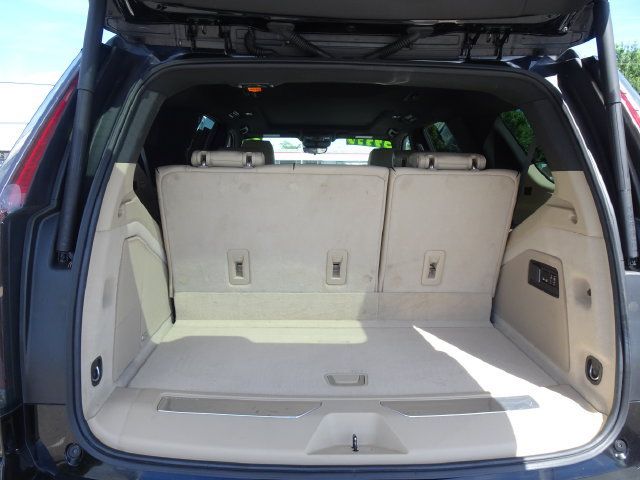 Used 2022 Cadillac Escalade Premium Luxury w/ Performance Package AWD/4WD image 32