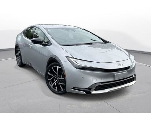 Used 2025 Toyota Prius Plug-In Hybrid FWD image 4