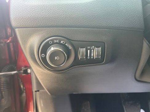 Used 2021 Jeep Compass Latitude FWD image 6