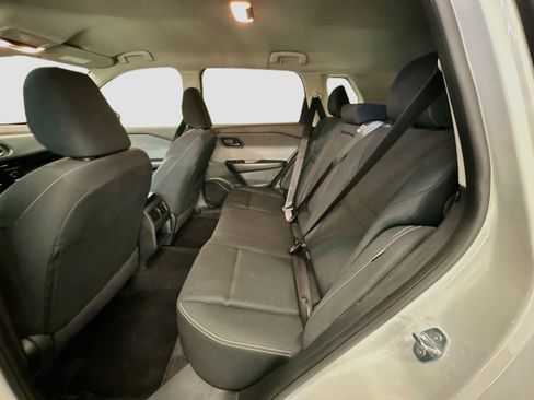 Used 2023 Nissan Rogue S AWD/4WD image 28
