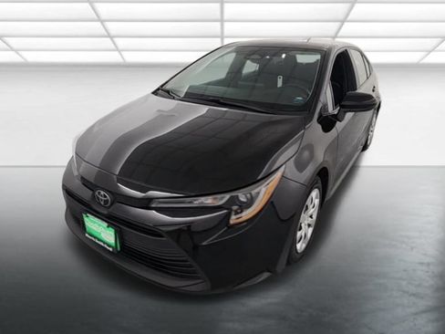Used 2024 Toyota Corolla LE FWD image 2