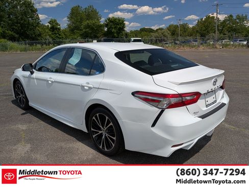 Used 2018 Toyota Camry SE w/ Moonroof Package FWD image 5