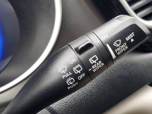 Used 2023 Chrysler Pacifica Touring-L FWD image 14