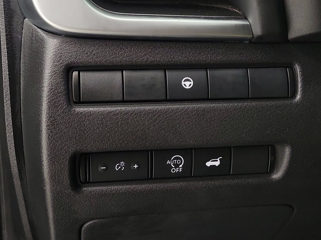 Used 2025 Nissan Rogue SV AWD/4WD image 11