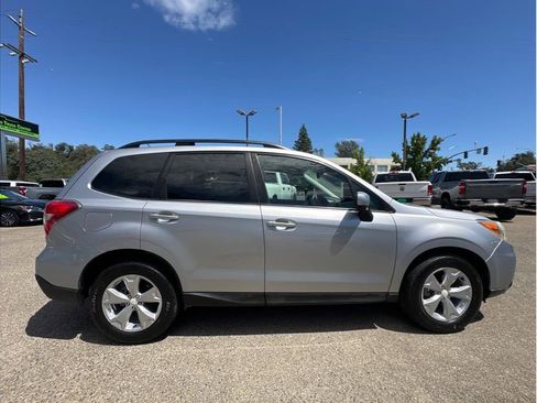 Used 2014 Subaru Forester 2.5i Premium AWD/4WD image 9