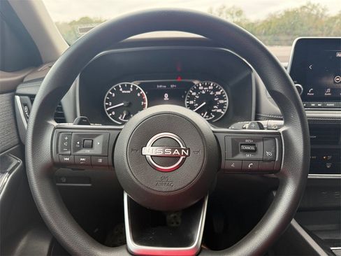 Used 2023 Nissan Rogue S image 19