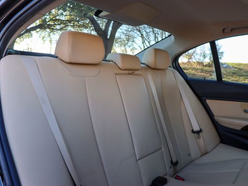 Used 2018 BMW 320i Sedan image 19